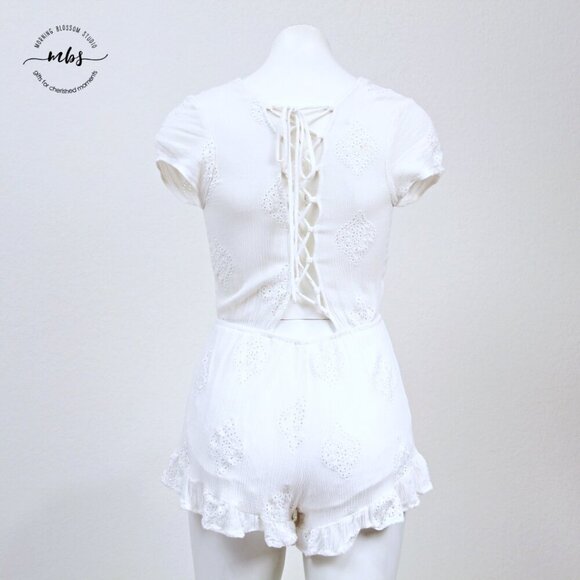 Illa Illa Embroidered Eyelet Surplice Tie Back Short Sleeve Romper White Women M - Picture 5 of 10